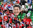 Las imágenes del ambientazo que se ha vivido en el partido entre Uruguay y Corea del Sur en el Education City Stadium. Son Heung-Min desata locura.