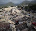 Operaciones de rescate en La Guaira, tras los terremotos. EFE/ Ronald Pena R