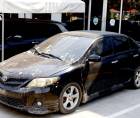 Toyota Corolla negro sin placas supuestamente utilizado por el sicario.