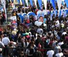 Los restos de siete de las ocho personas asesinadas el domingo en un ataque armado en el este de Guatemala fueron enterrados este martes de manera conjunta, en medio del dolor, consternación y acusaciones de familiares contra el Estado por una posible implicación de las fuerzas de seguridad.