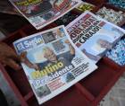 Un voceador de prensa vende diarios que informan sobre la elección de José Raúl Mulino como presidente, este lunes en la Avenida Central de Ciudad de Panamá (Panamá).