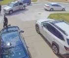 Video: Siguen a un hombre hasta su casa después de salir del banco en Texas