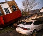 Misisipi evalúa la devastación causada por una serie de tornados que entre viernes y sábado mataron al menos a 25 personas, mientras se esperan nuevas inclemencias climáticas para horas de la noche.