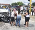Dos mujeres que se conducían en motocicletas fueron atropelladas por el conductor de una camioneta en el semáforo de la entrada al sector López Arellano de Choloma, Cortés, en la zona norte de Honduras.
