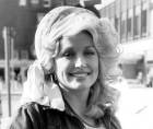 La artista estadounidense Dolly Parton en una fotografía de su juventud.
