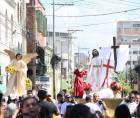 Fieles celebran la resurrección de Cristo durante la procesión del Domingo de Resurrección en Comayagüela.
