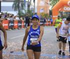 Aura González, de Antigua, Guatemala, después de obtener el primer lugar en los 10 kilómetros de la competencia.