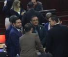 Diputados conversan durante una sesión legislativa. Fotografía de archivo.