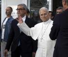 El papa León XIV abadona el hospital Policlínico Gemelli de Roma tras recibir el alta médica. EFE/EPA/MASSIMO PERCOSSI