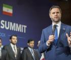 El vicepresidente de EE.UU., JD Vance, el domingo durante las conversaciones entre Estados Unidos e Irán, mediadas por Pakistán y Catar, en la Cumbre del Lago de los Cuatro Cantones en el complejo hotelero de Bürgenstock en Obbuergen, cerca de Lucerna, Suiza.
