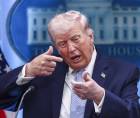 El presidente estadounidense Donald Trump gesticula mientras responde a una pregunta de los medios de comunicación durante una rueda de prensa sobre Irán desde la Casa Blanca en Washington. DC, USA, 06 April 2026. EFE/EPA/JIM LO SCALZO