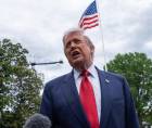 El presidente de Estados Unidos, Donald Trump, fue captado este 8 de mayo, al atender a la prensa a la salida de la Casa Blanca, en Washington DC (EE.UU.).