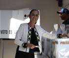 La candidata oficialista a la presidencia de México, Claudia Sheinbaum, votó en las elecciones generales mexicanas este domingo, en un colegio electoral en la Ciudad de México (México). EFE/ José Méndez