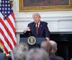 El presidente de Estados Unidos, Donald Trump, ofrece unas declaraciones durante un desayuno con senadores republicanos en el Comedor de Estado de la Casa Blanca, en Washington D. C.