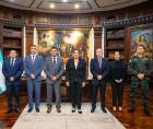Castro junto a los nuevos miembros de la comisión interventora del sistema penitenciario. También estuvo presente el ministro de Defensa, Roosevelt Hernández.