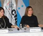 Consejera presidenta del Consejo Nacional Electoral (CNE) de Honduras, Ana Paola Hall y la consejera miembro del pleno, Cossette López-Osorio.