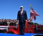 El presidente de Estados Unidos, Donald Trump, fue captado el 17 de agosto, durante una reunión en el Despacho Oval de la Casa Blanca, en Washington DC (EE.UU.).