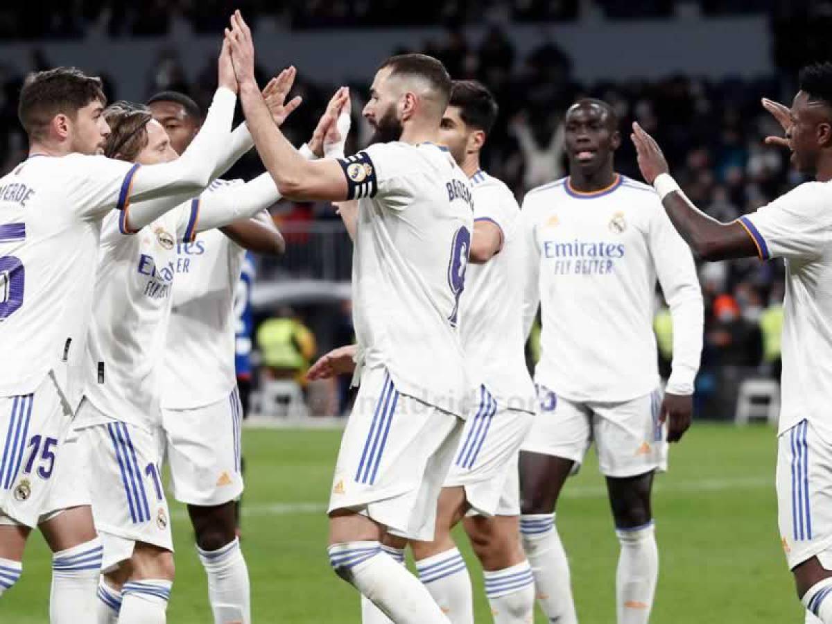 Real Madrid vuelve a sonreír y golea al Alavés en la Liga Española