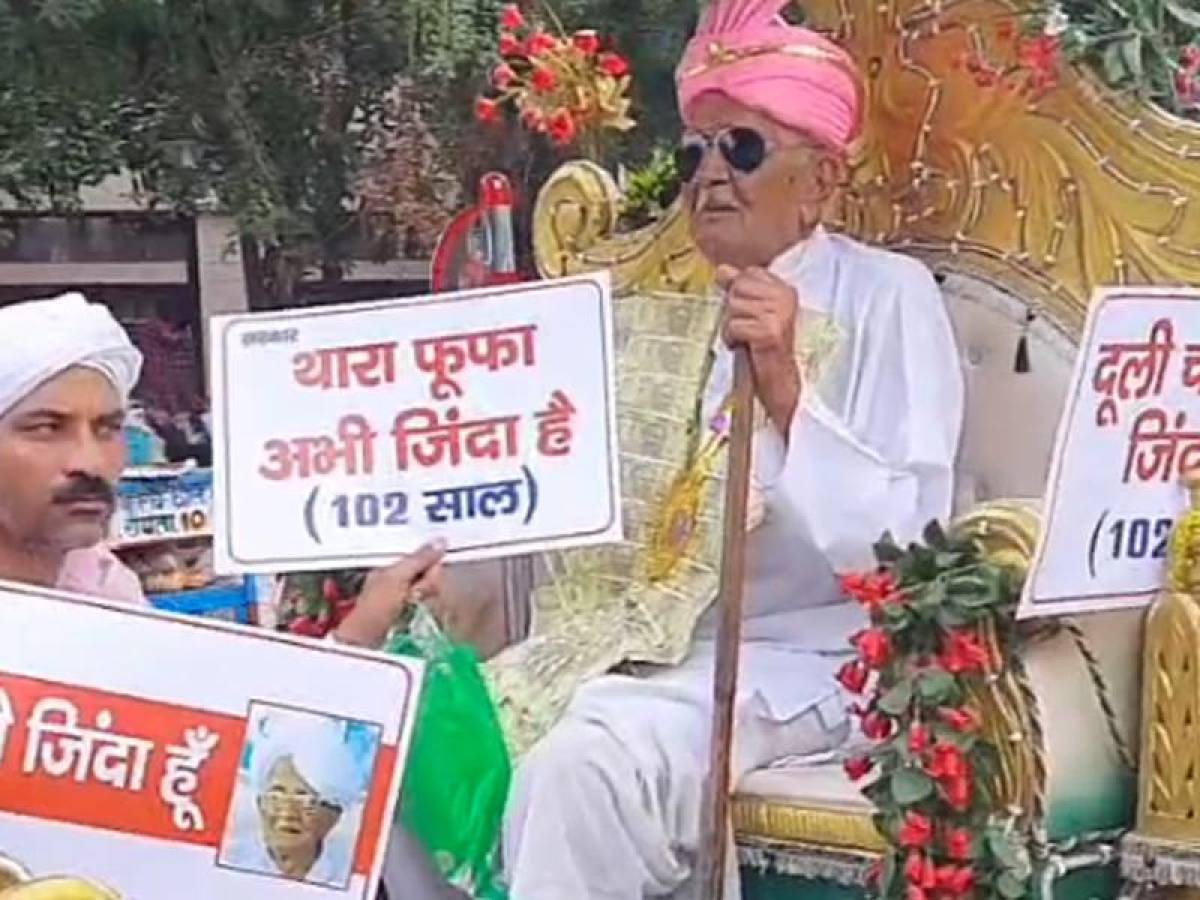 Video: Indio de 102 años celebra boda falsa para demostrar que sigue vivo