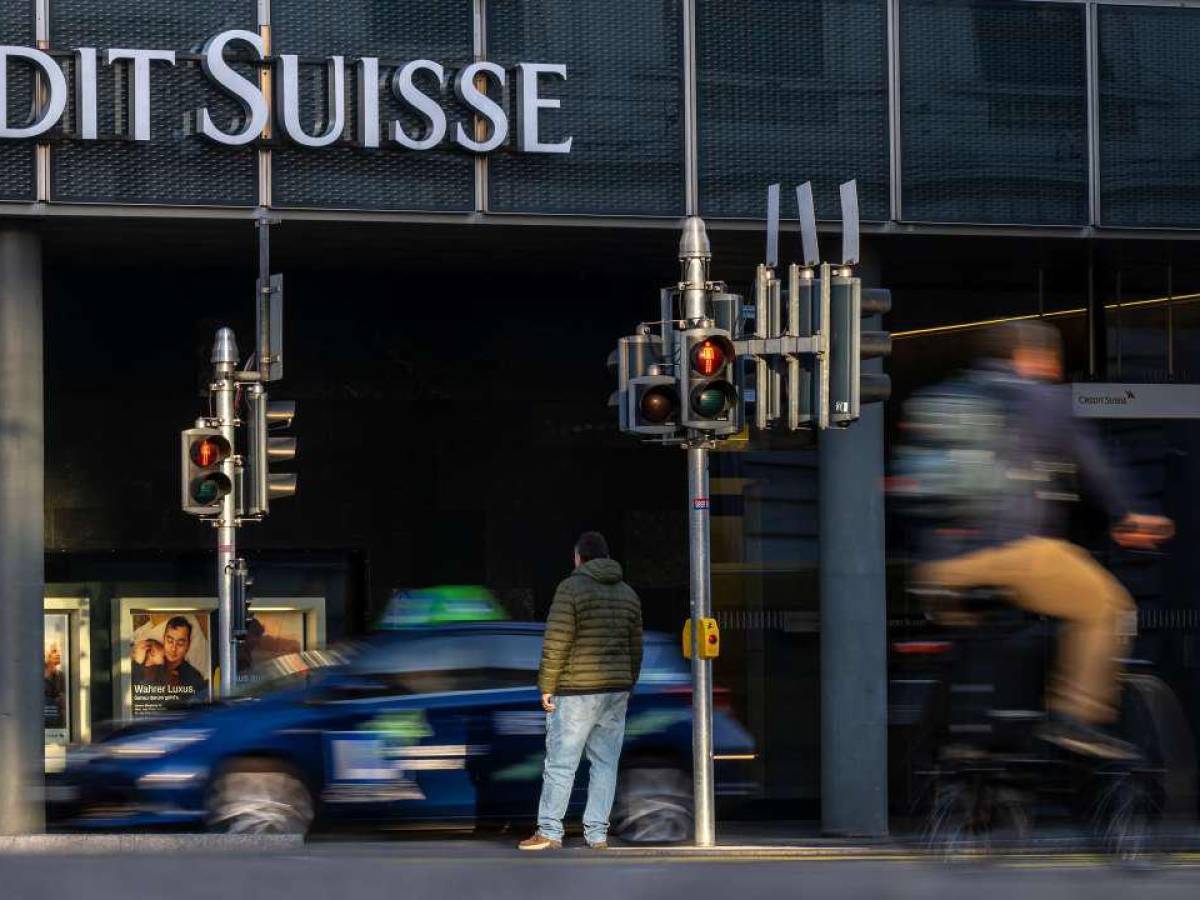 ¿Solo en Suiza? Un anciano pierde 20,000 francos en la calle y alguien se los devuelve