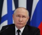 El presidente ruso, Vladímir Putin, durante un encuentro con comandantes militares por el Día de la Armada en San Petersburgo. EFE/EPA