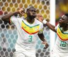 Kalidou Koulibaly, capitán por la ausencia de Sadio Mané, celebra su gol que clasificó a Senegal a octavos de final del Mundial de Qatar 2022.