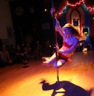 La sexy novia de Edward Snowden