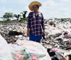 María Magdalena Díaz contó a LA PRENSA cómo se gana la vida escarbando en la basura.La falta de opciones viables llevan a las familias a una lucha constante por la sobrevivencia.
