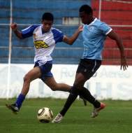 El 'Tanque” Suazo firma para Dragón