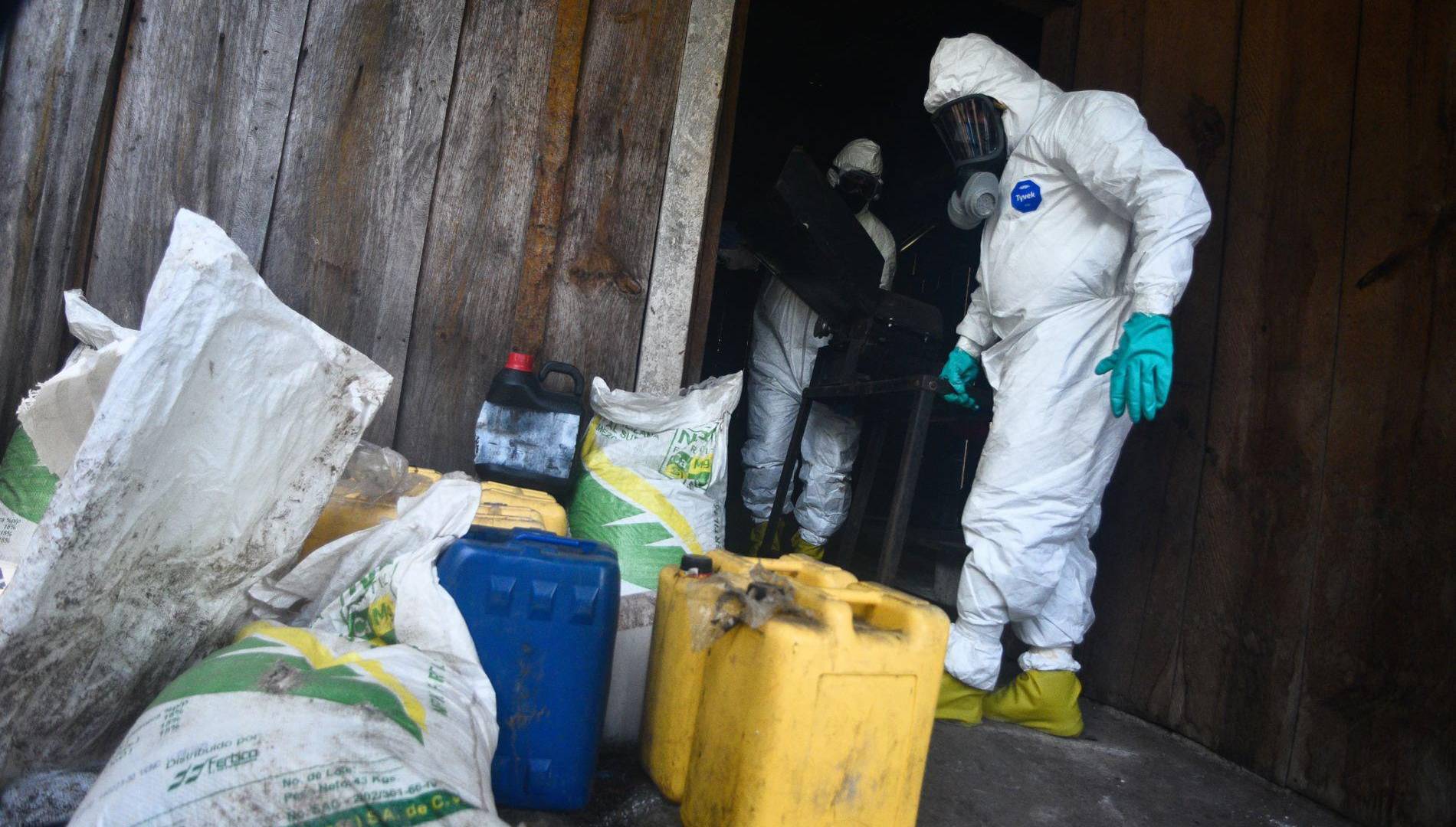 $!Decomisos en espacios de insumos químicos para el procedo de producción de alcaloide.