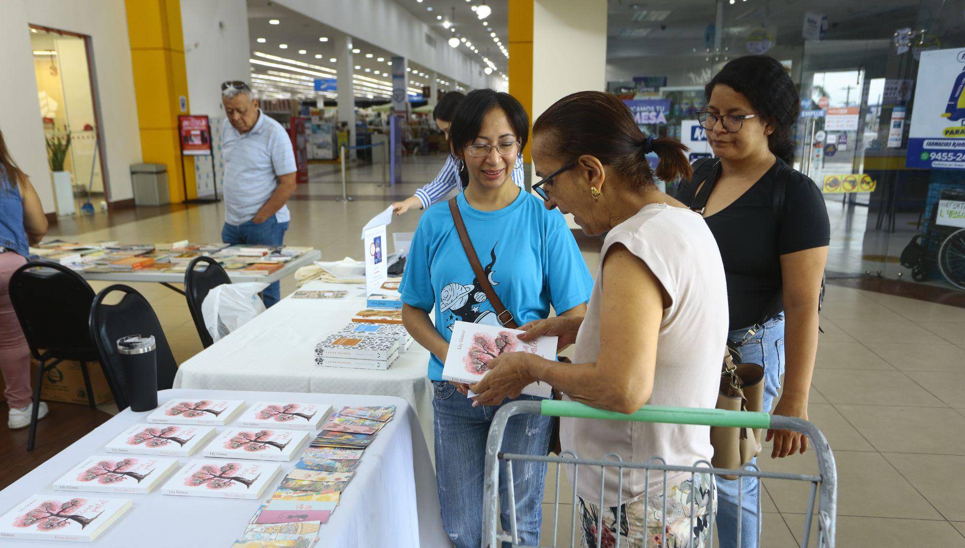 $!Escritores sampedranos fueron parte esta semana de un festival literario organizado en el marco del Día del Idioma.
