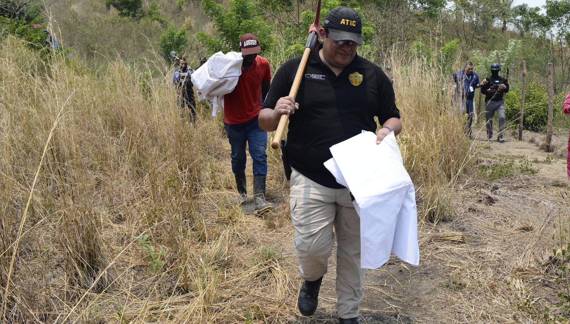 $!La Agencia Técnicas de Investigación Criminal se ha encargado de encabezar la búsqueda de cuerpos en cementerios clandestinos y fosas en el norte del país.