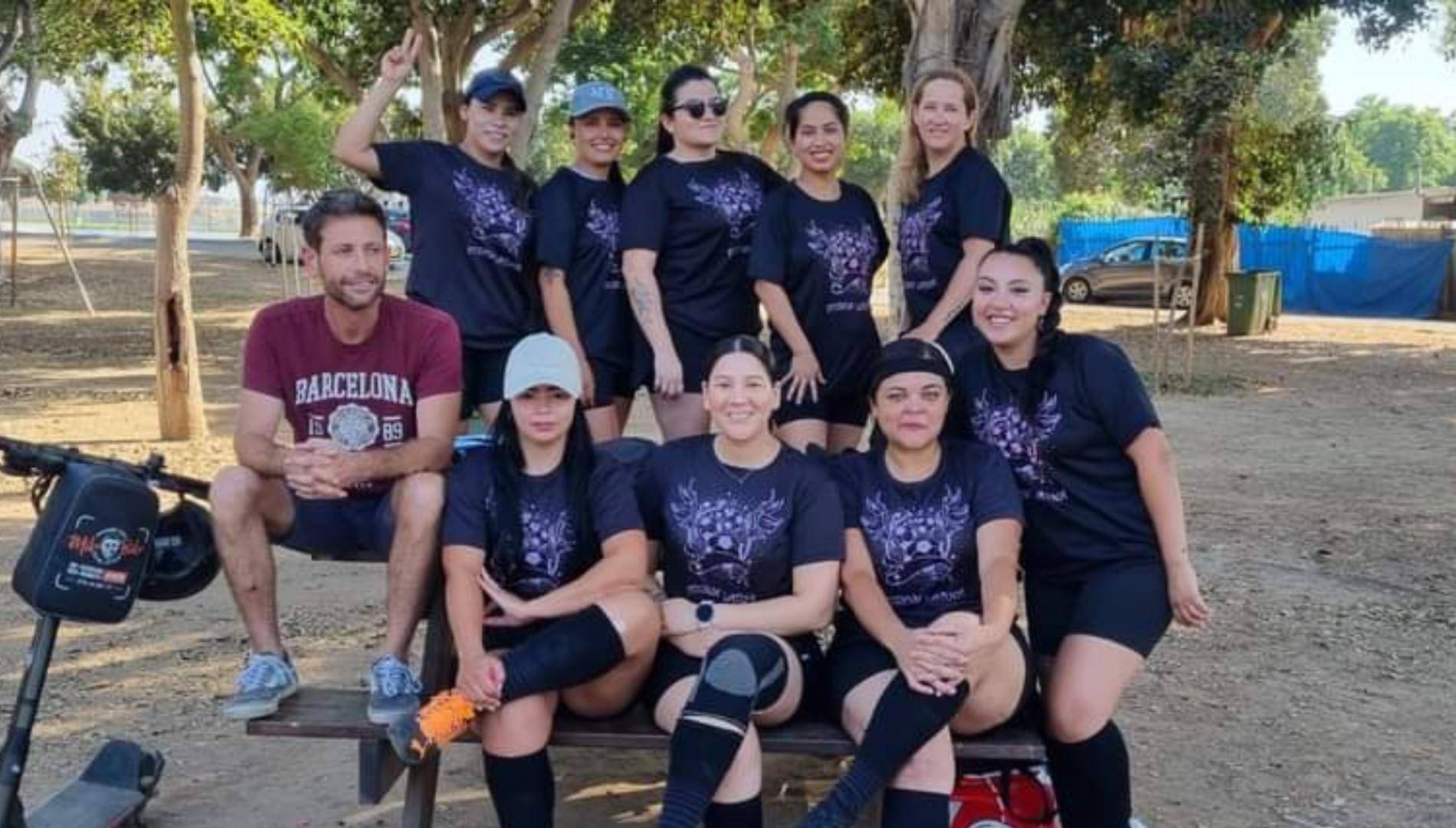 $!En sus ratos libres, Dayana juega fútbol en un club femenino. Sus habilidades con el balón son admirables.