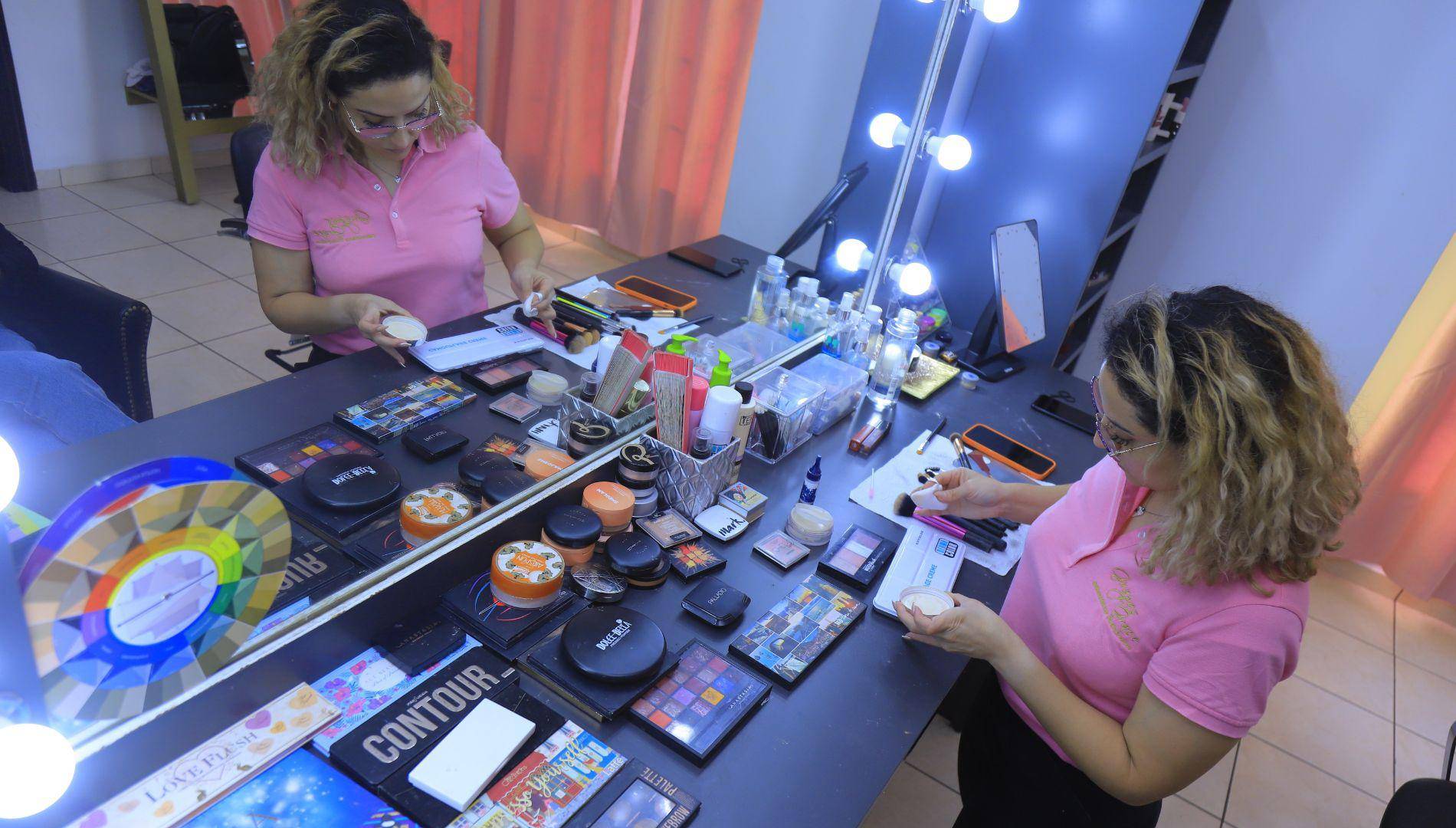 $!El anhelo de mejorar su apariencia física orilla a muchas mujeres a buscar alternativas de belleza.