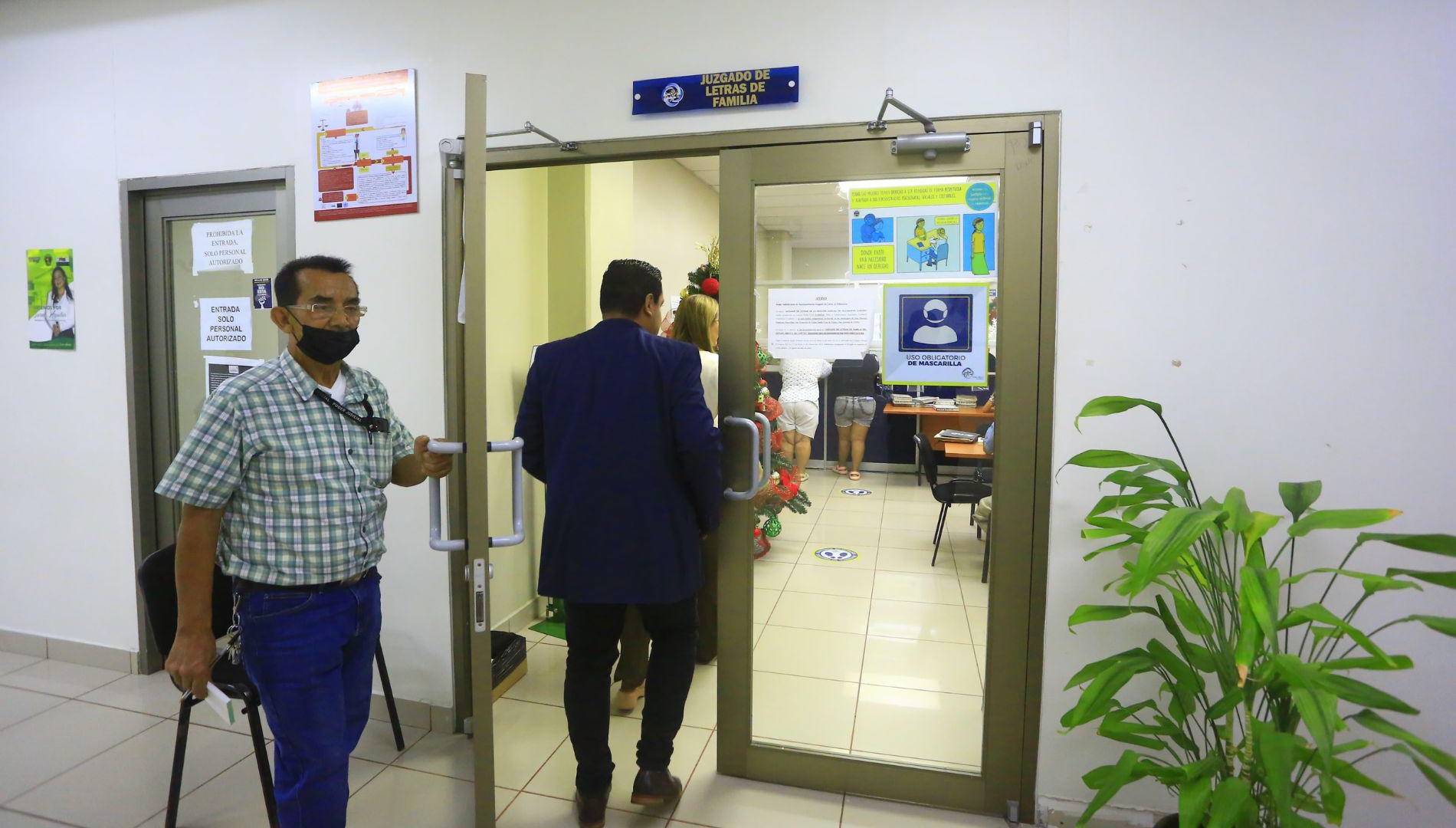 $!Las denuncias de violencia doméstica e intrafamiliar son detonantes constantes que orillan a disputas legales de los hijos.