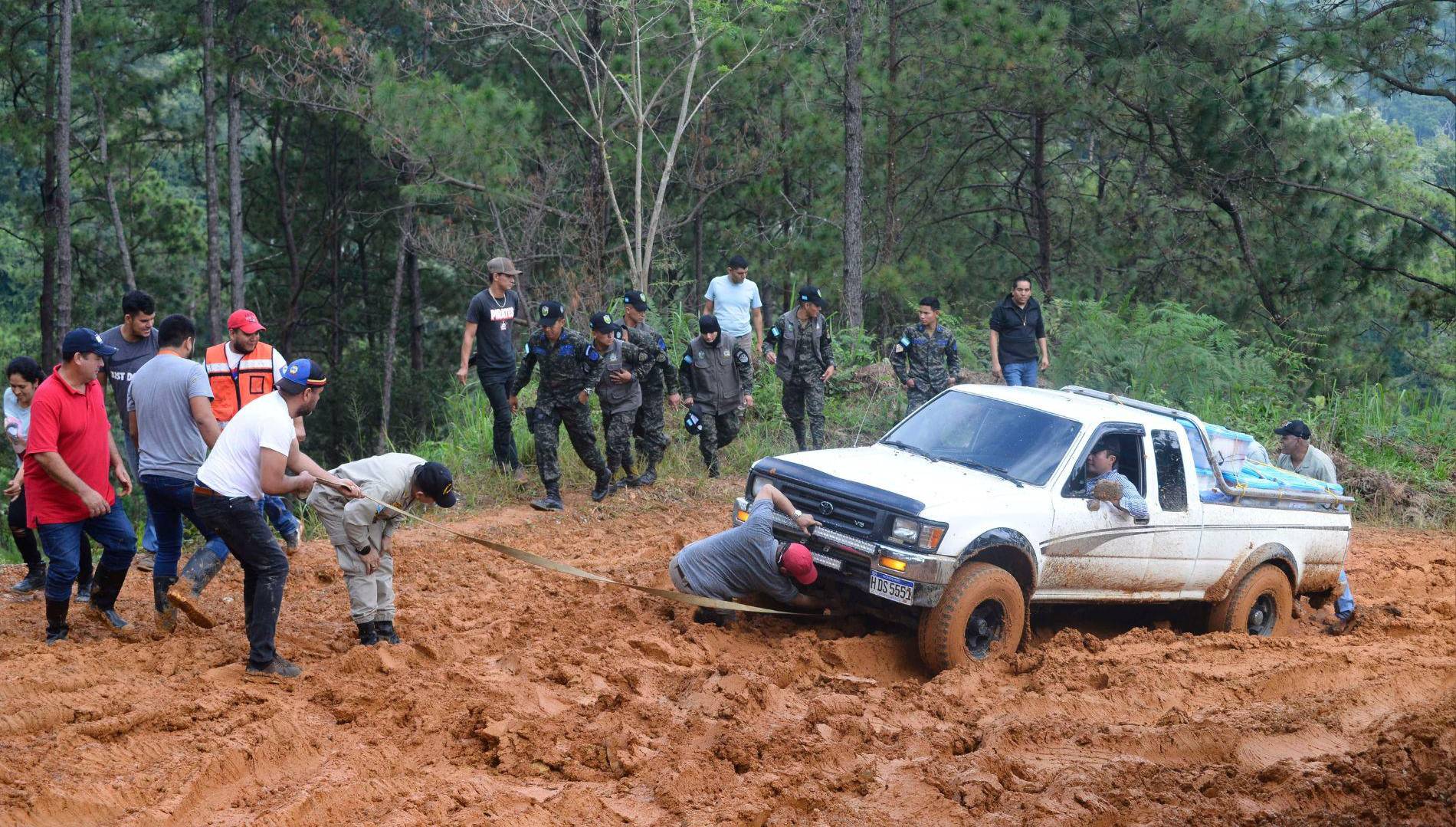 $!Los cuerpos de socorro desplazaron logística para atender emergencias que se pudieran presentar durante el extenso trayecto.