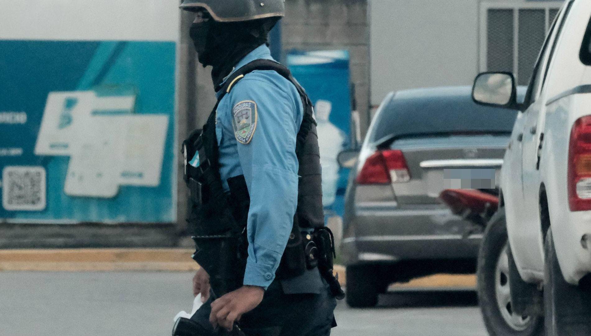 $!Oficiales llegaron coincidentemente cuando se realizó la compra de marihuana al vendedor que había servido como enlace con la estructura.