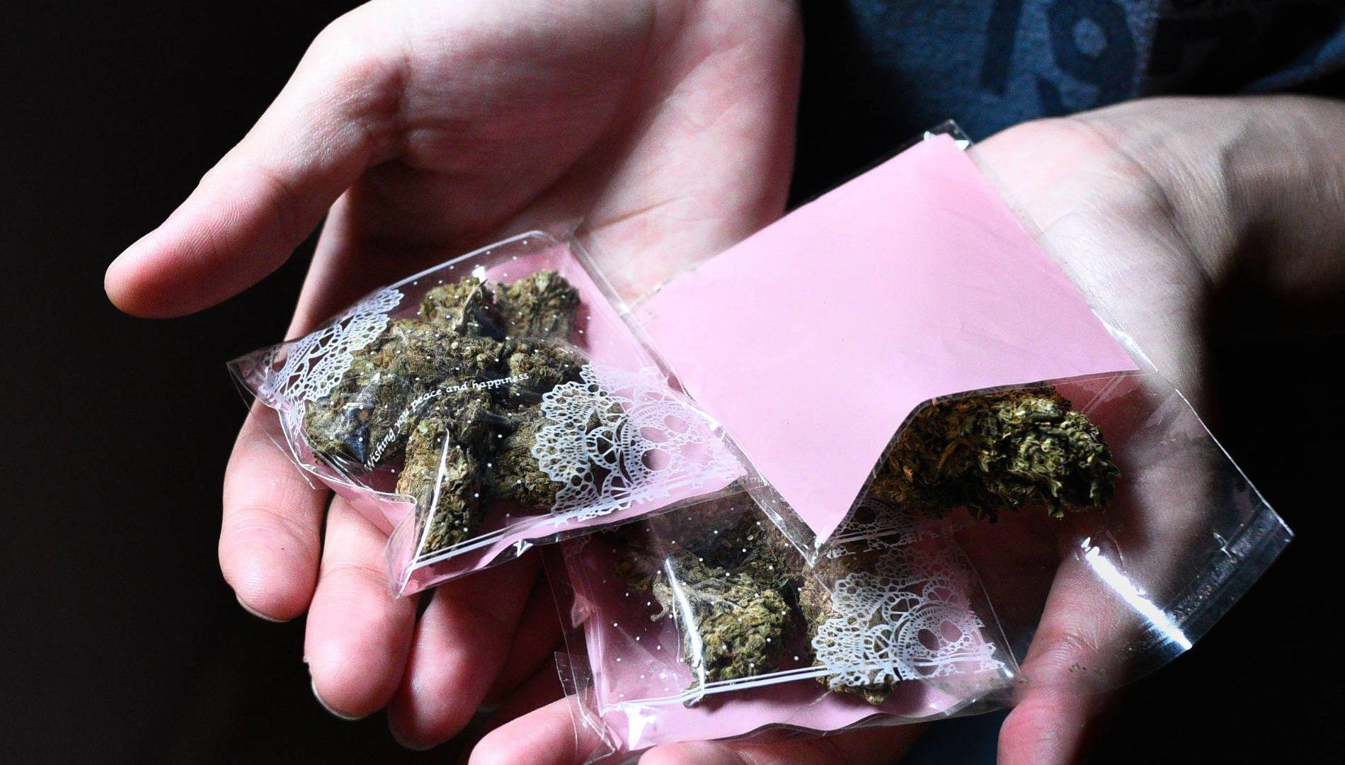 $!Pese a que las drogas sintéticas han cobrado fuerza en San Pedro Sula en los últimos tiempos, tanto la marihuana como la cocaína siguen siendo mercados atractivos para los vendedores y consumidores.