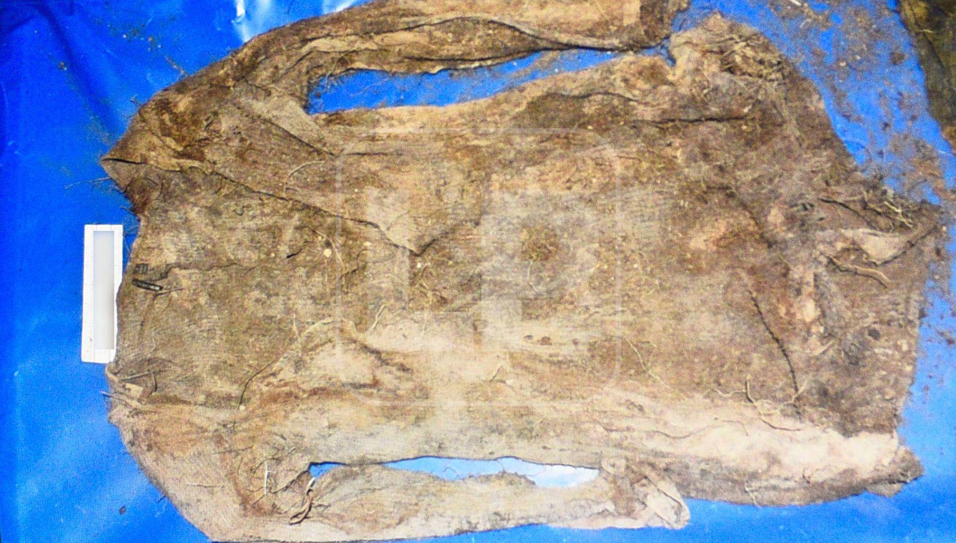 $!Estas prendas corresponden a una de las dos mujeres encontradas recientemente en un cementerio clandestino en Lomas del Carmen, San Pedro Sula.