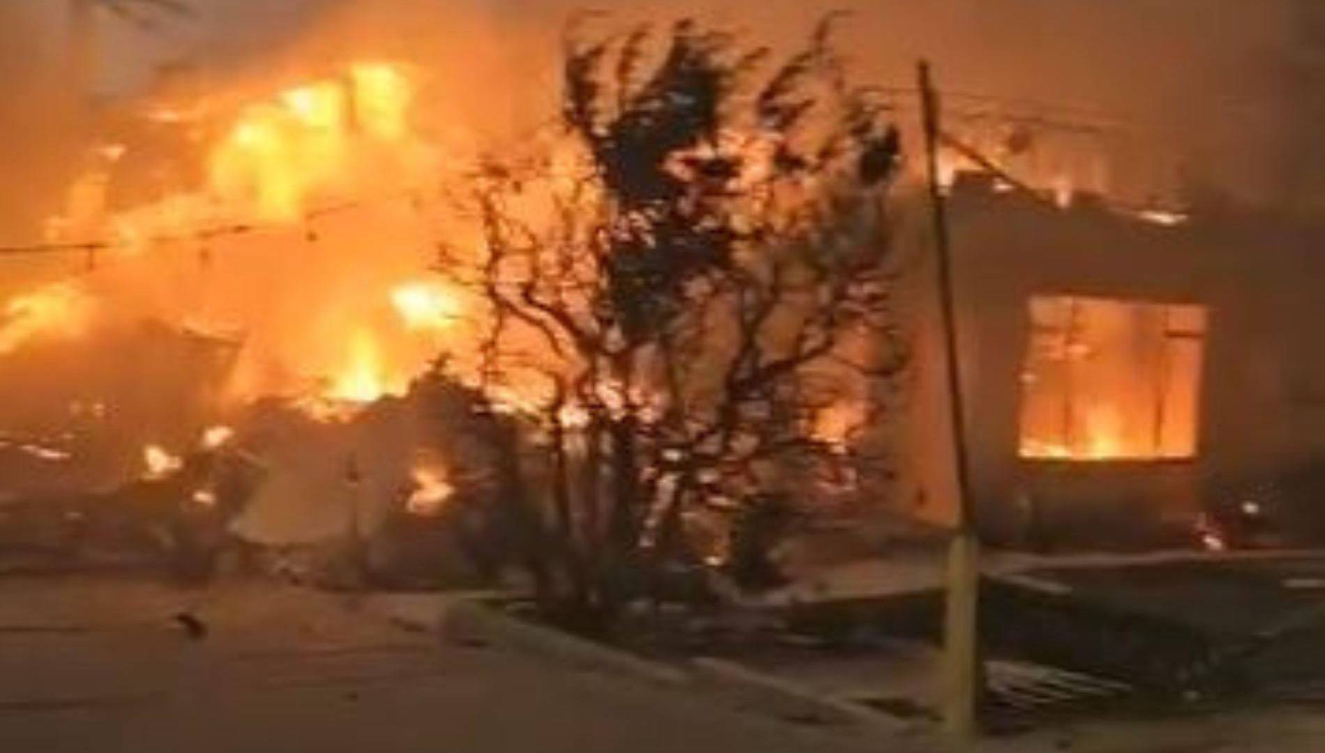 $!El fuego consumió diversas viviendas de la comunidad, dejando a familias desamparadas.