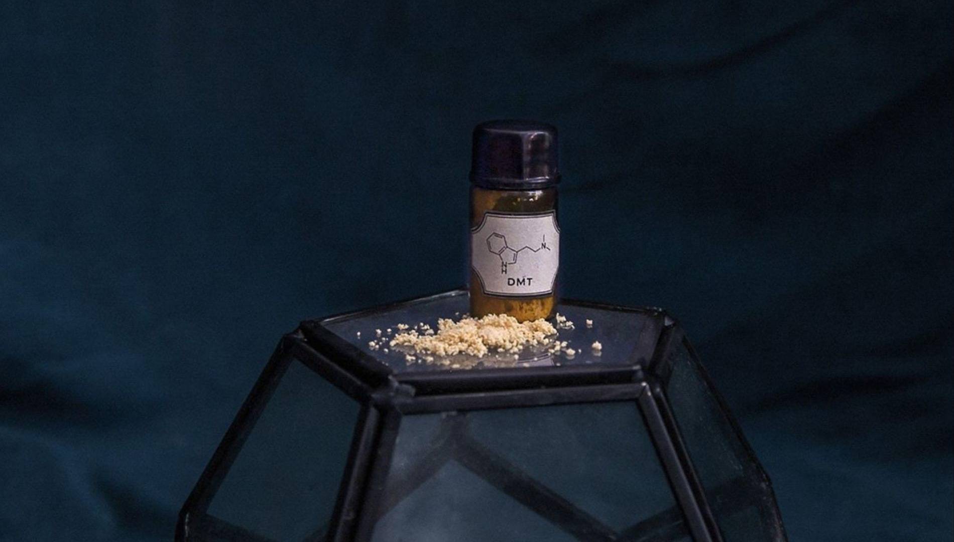 $!Es un compuesto químico natural usado en ceremonias de ayahuasca o pueblos nativos de Bolivia, Brasil, Colombia, Ecuador, Perú y Venezuela). Produce vómitos, soñar despuerto y daños en el cerebro.