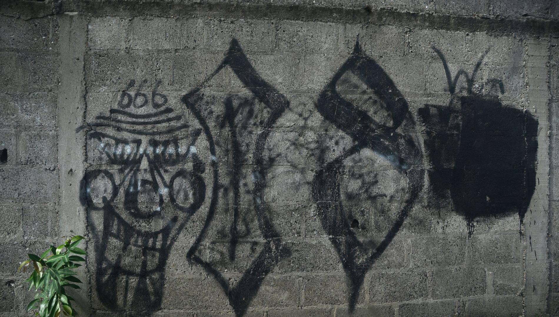 $!Una vez integran las pandillas, abandonan sus casas, sus familias, sus amigos, sus estudios y pasan a vivir en casas amuebladas por grupos de mareros.