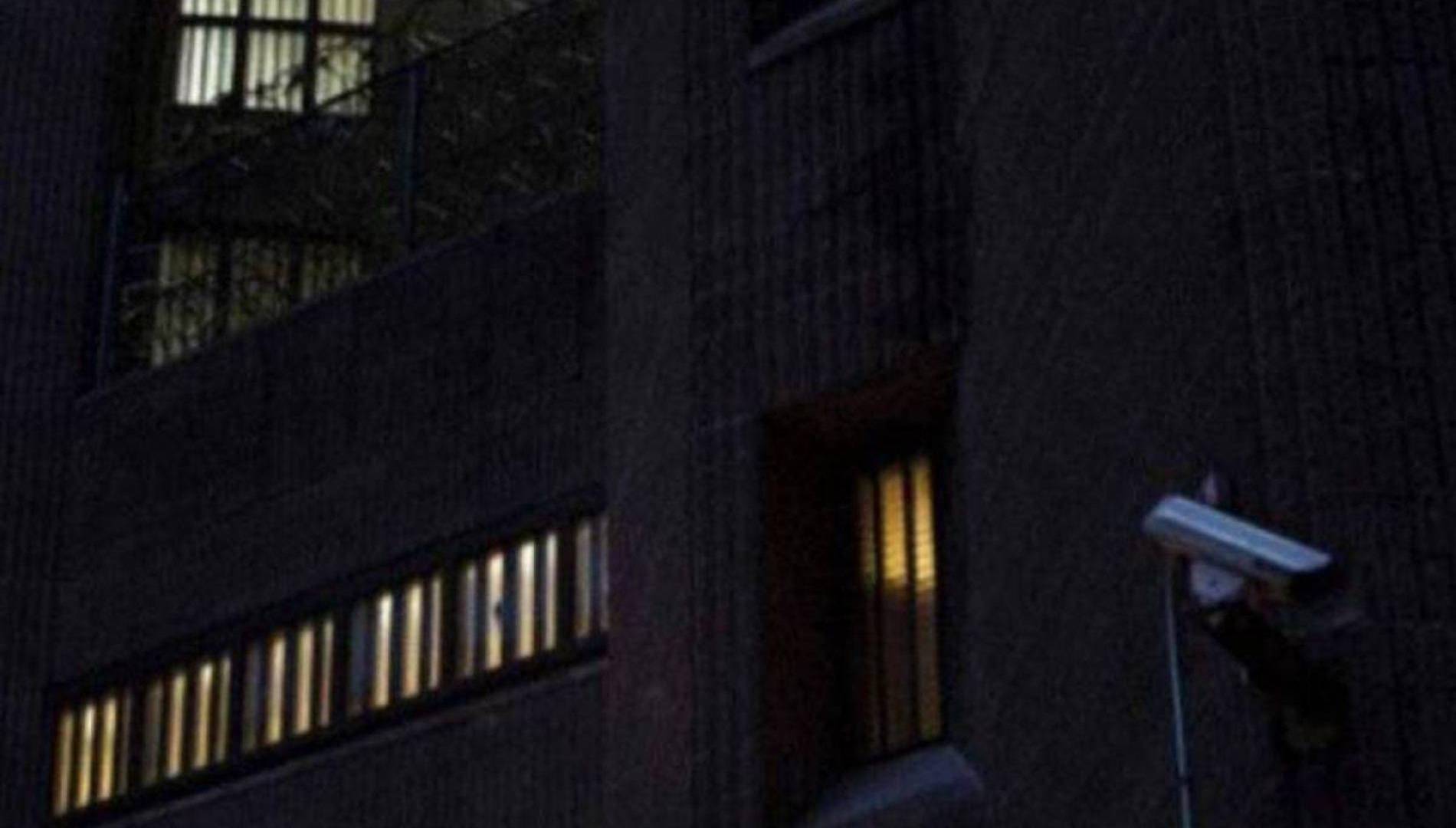 $!La prisión federal está ubicada en una zona concurrida de Nueva Yok y muchos de los que son declarados culpables posteriormente en juicio son trasladados de establecimiento.