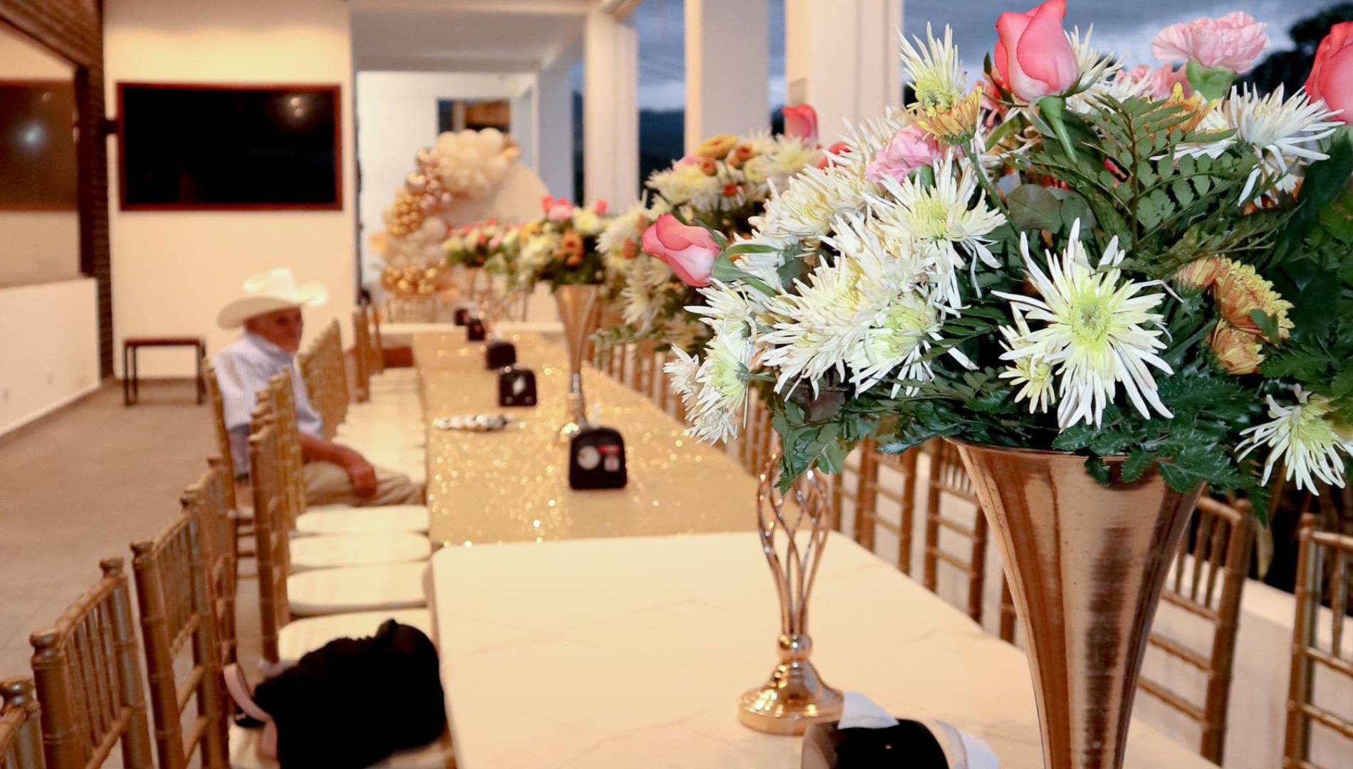 $!El salón estuvo cuidadosamente decorado para crear un ambiente festivo y memorable.