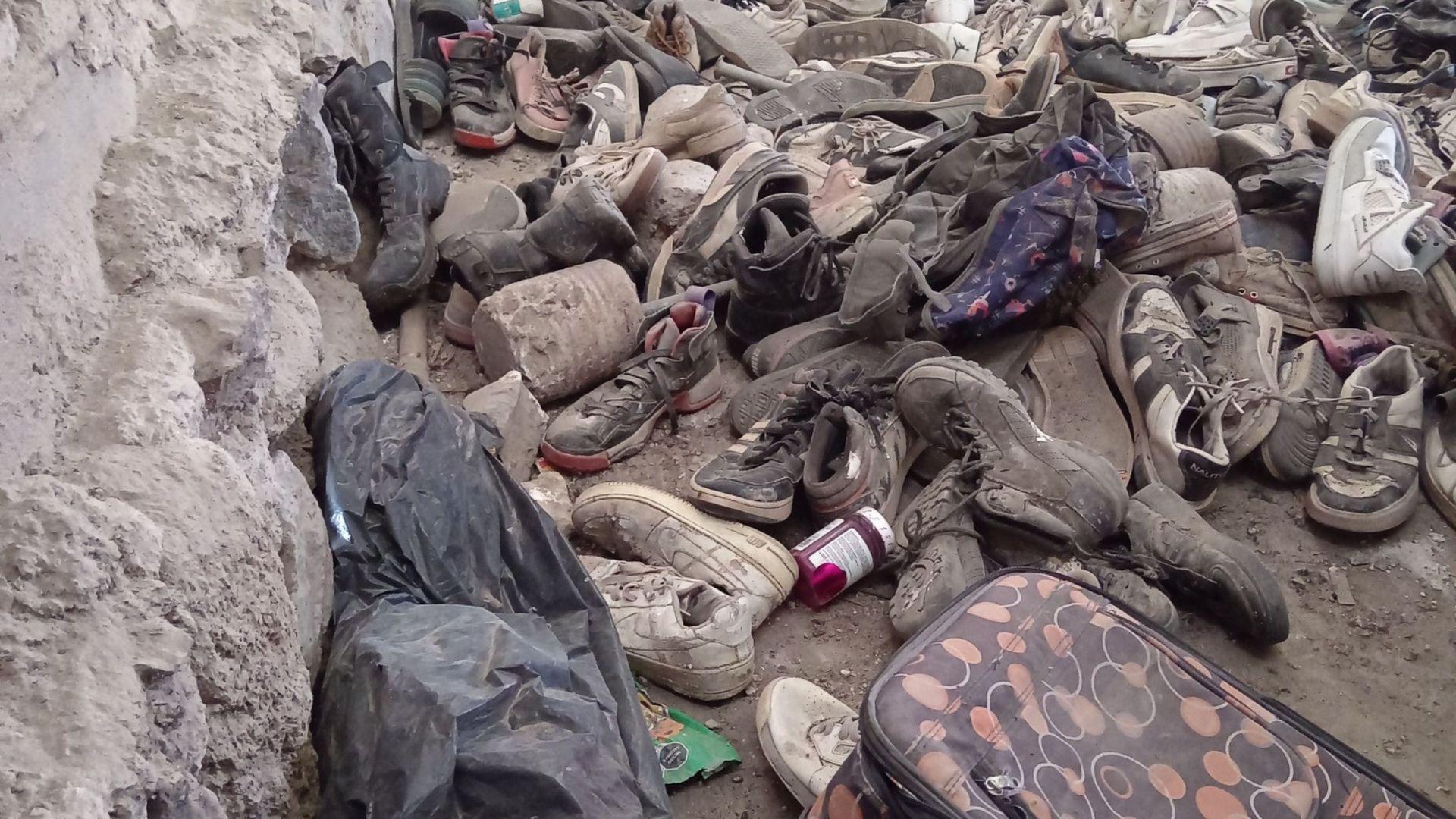 Según el colectivo se encontraron numerosos restos óseos convertidos casi en polvo a causa del fuego de los hornos también hallados en el lugar. Se contaron, además, más de 200 pares de zapatos y otras vestimentas, de las que se presumen fueron víctimas del Cartel Jalisco Nueva Generación.