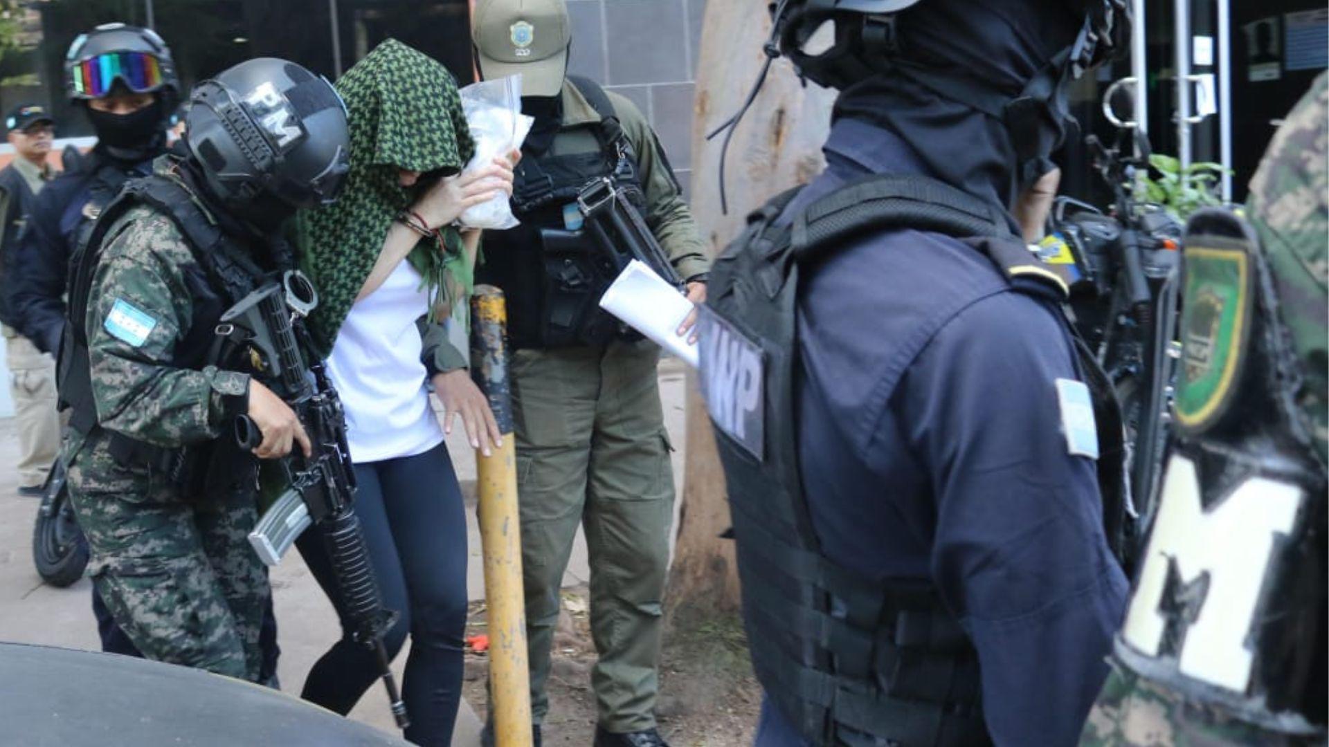 La defensa de la acusada presentará pruebas con las que pretende demostrar que no falsificó documentos públicos para retirar evidencias.