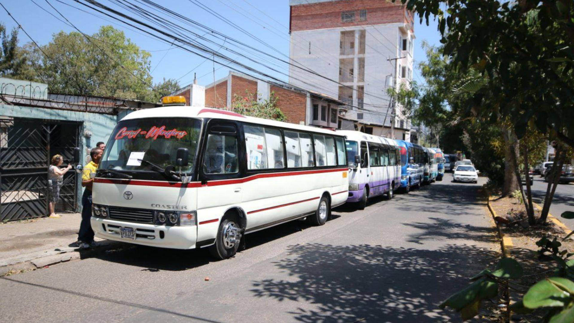 $!En buses tipo rapiditos fueron trasladadas las maletas electorales el 9 de marzo.