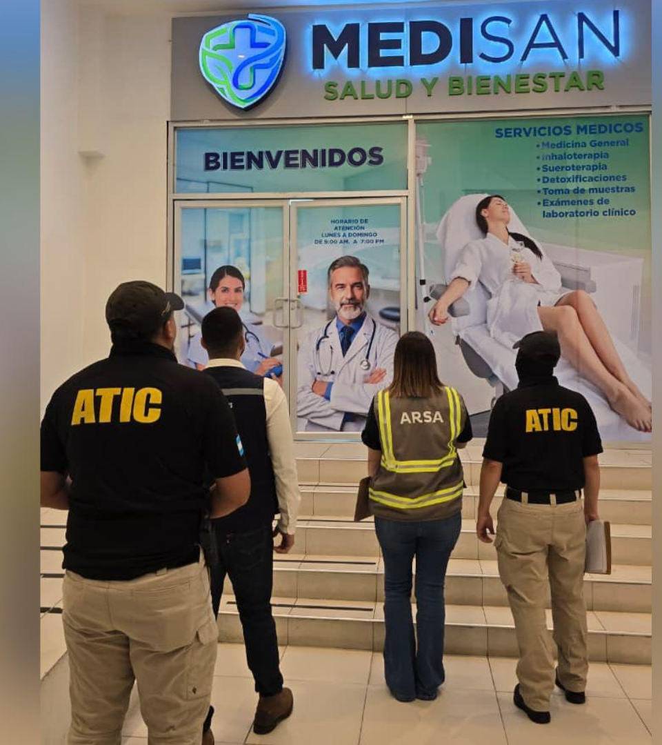 Un equipo de la Fiscalía, Atic, Arsa y Salud inspeccionó la clínica instalada en un centro comercial de San Pedro Sula.