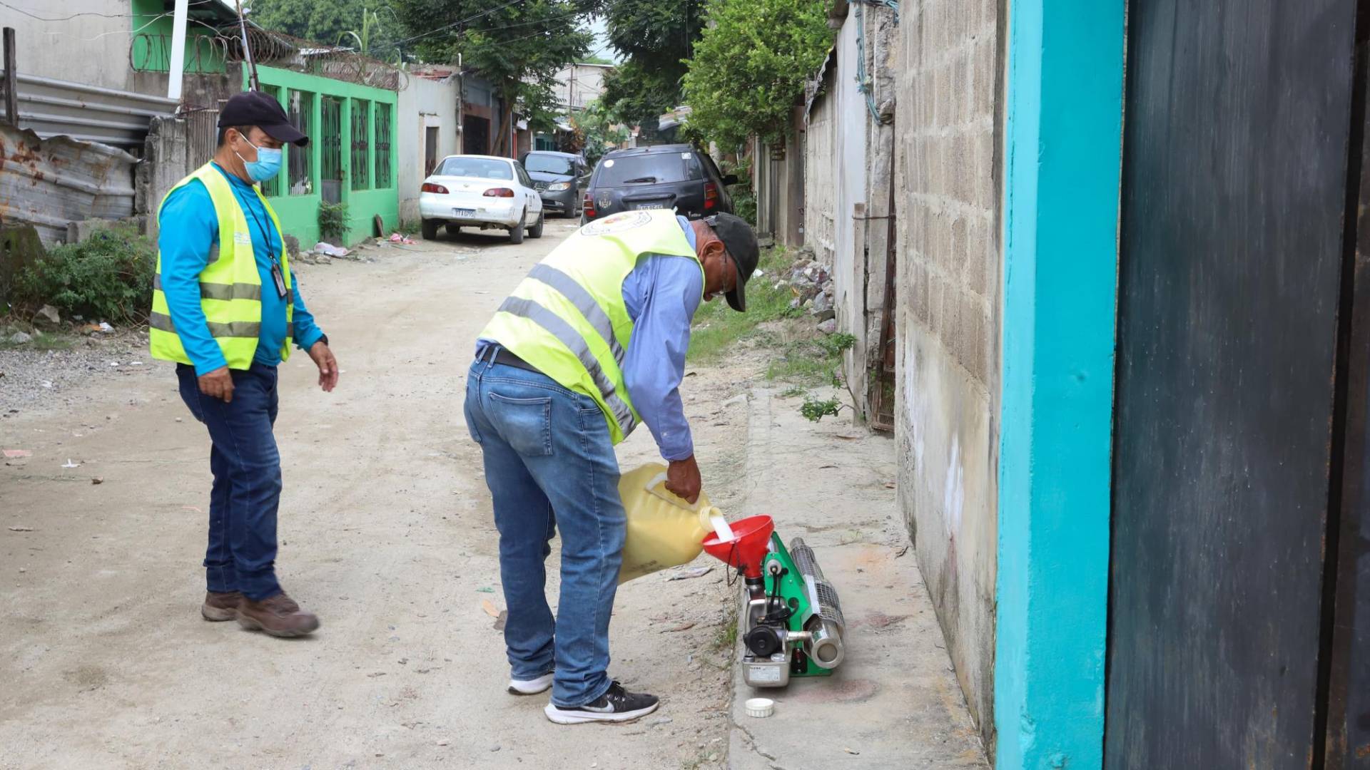 $!<b>Personal de la alcaldía lleva meses fumigando para evitar la propagación del dengue, son pocos los resultados.</b>