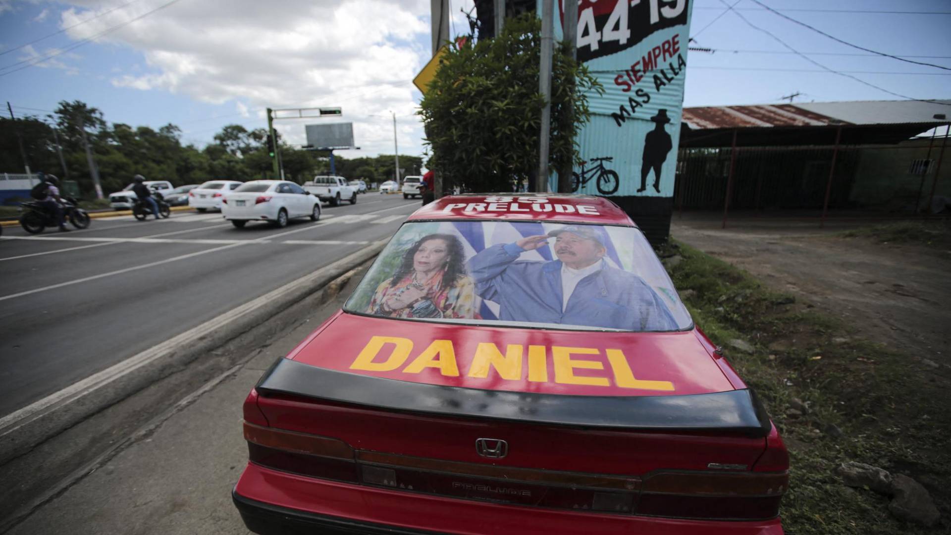 $!Un póster del presidente Daniel Ortega y su esposa, la vicepresidenta Rosario Murillo, en Managua, Nicaragua.